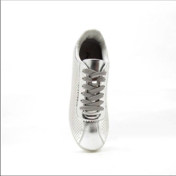 Perforated Metallic laceup sneaker - Picture 4 of 6